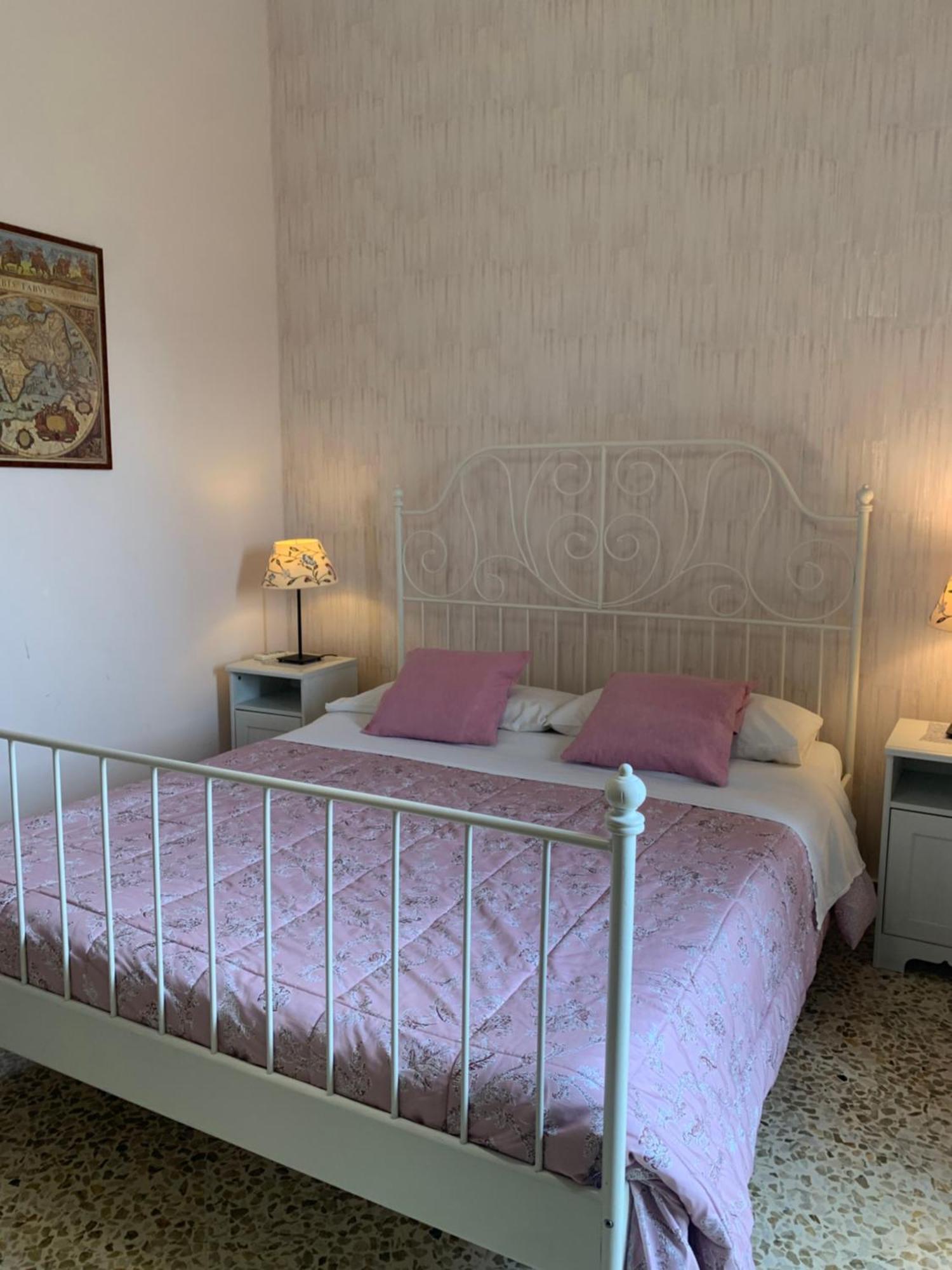 La Casa Di Chicca Apartment Lecce Bagian luar foto