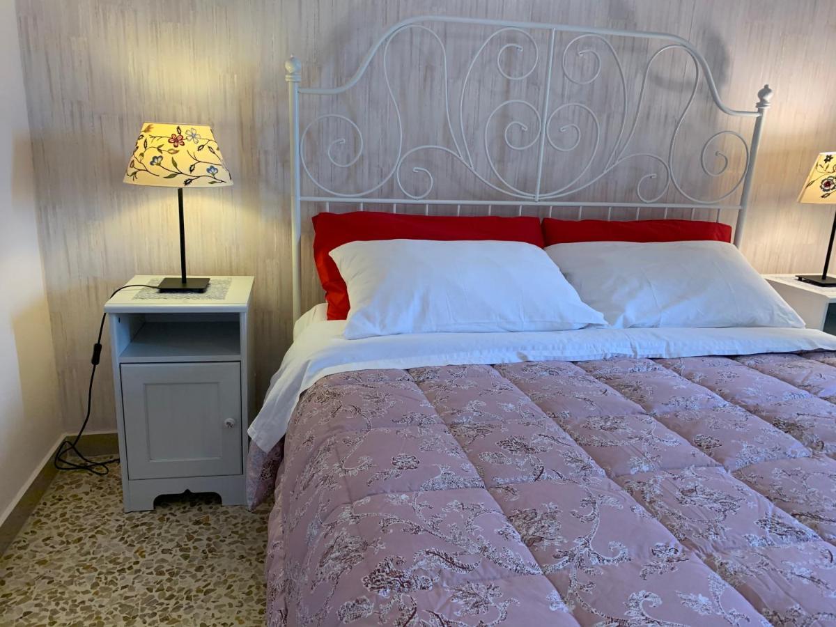 La Casa Di Chicca Apartment Lecce Bagian luar foto