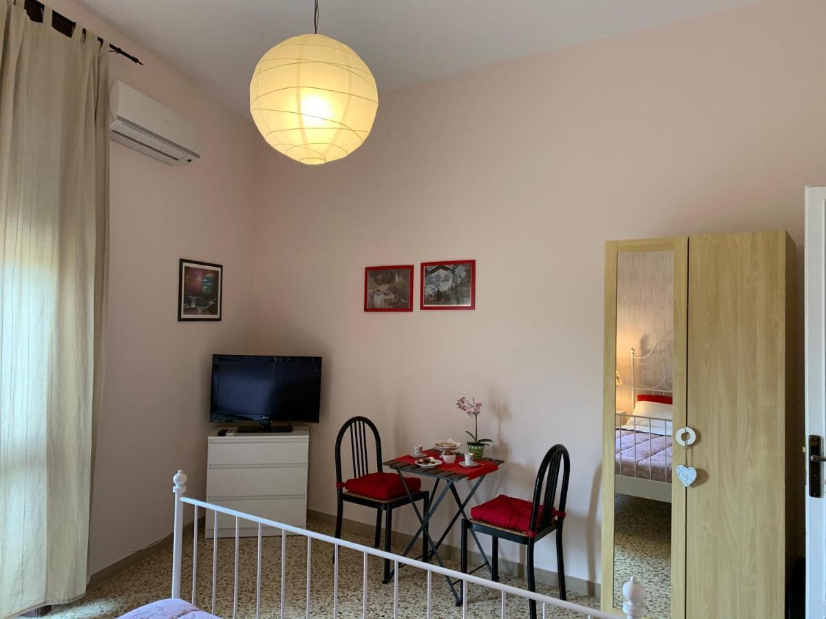 La Casa Di Chicca Apartment Lecce Bagian luar foto